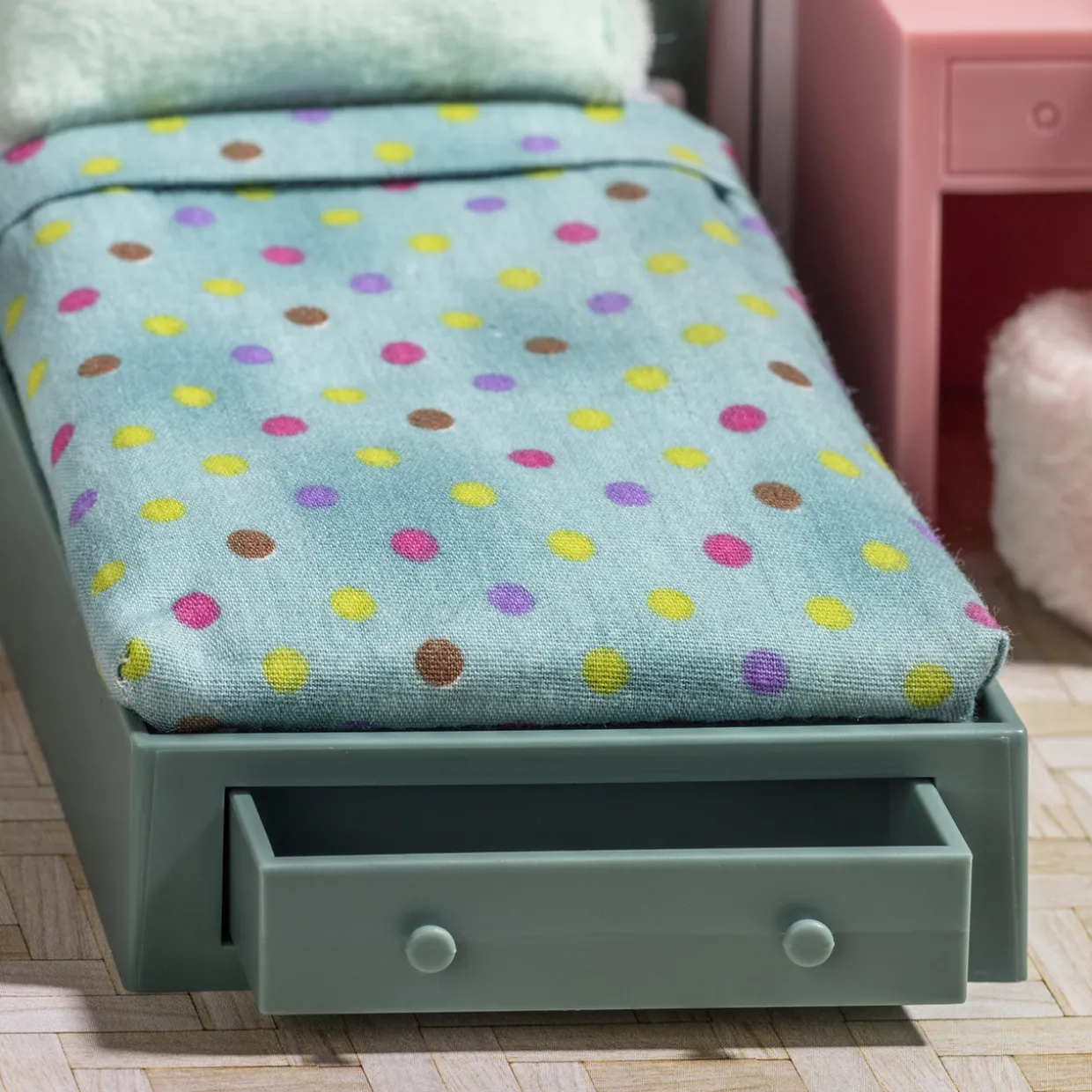 LUNDBY DOCKHUSMÖBLER TONÅRSRUM MED BELYSNING